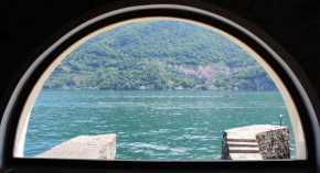 House on the lake shore of Laglio